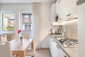 Η κουζίνα ή μικρή κουζίνα στο Appartamento Verde-Blu