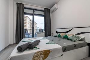 Ένα ή περισσότερα κρεβάτια σε δωμάτιο στο Vitosha view Mladost apartment