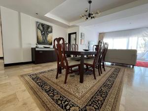 Χώρος καθιστικού στο Imperial Grove 3BR at Cantonments