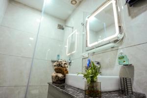 Ένα μπάνιο στο Avaani Residency +13 φωτογραφίες