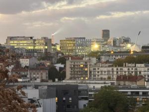 Γενική άποψη της πόλης Gentilly ή θέα της πόλης από  αυτό το διαμέρισμα