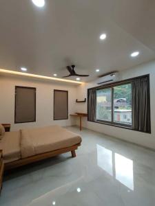 Ένα ή περισσότερα κρεβάτια σε δωμάτιο στο The Cascade Retreat By Spandan Holiday Homes