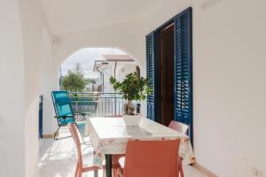 a table and chairs on the balcony of a house at Venti Del Mare in Trappeto +21 photos