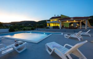 Πισίνα στο ή κοντά στο Holiday home Neda by Villas Guide