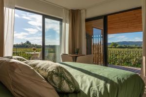 Ένα ή περισσότερα κρεβάτια σε δωμάτιο στο La Parenthèse - spa & vignes +12 φωτογραφίες