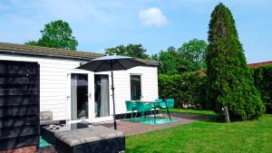 Κήπος έξω από το Delightful tropical retreat close to the sea