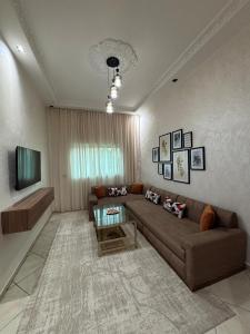 Χώρος καθιστικού στο Charming apartment near airport