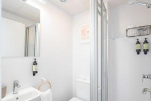 Ένα μπάνιο στο Apartamentos Luna Suites Palacio Dorita