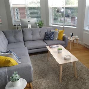 Χώρος καθιστικού στο Travaal.©om - 3 Bed Serviced Apartment Farnborough