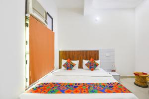 Postel nebo postele na pokoji v ubytování FabHotel Rajhans