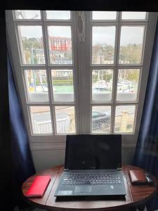 TV a/nebo společenská místnost v ubytování Chez Alain