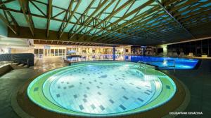 Bazén v ubytování ARES Centrum Kováčová nebo v jeho okolí