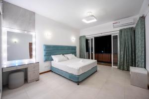 Ένα ή περισσότερα κρεβάτια σε δωμάτιο στο Blossom Villa Thalawathugoda