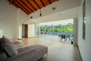 Χώρος καθιστικού στο Blossom Villa Thalawathugoda