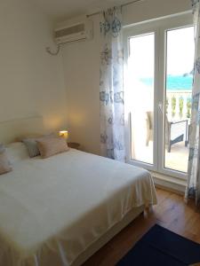 Ένα ή περισσότερα κρεβάτια σε δωμάτιο στο Apartments Laura - Mljet