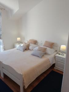 Ένα ή περισσότερα κρεβάτια σε δωμάτιο στο Apartments Laura - Mljet +27 φωτογραφίες