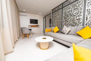 TV a/nebo společenská místnost v ubytování Maarif elite Suites + 61 fotografií