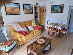 a living room with a couch and a table at Casa del Convento II Smart TV AA in Montán