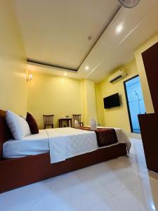 TV/trung tâm giải trí tại Khách Sạn Minh Thịnh