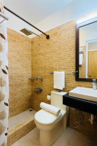 Koupelna v ubytování Manu Villa, Manali - A Beautiful Cottage towards Snow Capped Mountains