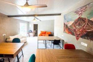 a living room with tables and a painting on the wall at Fathill Finca in Tamaide