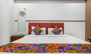 Ένα ή περισσότερα κρεβάτια σε δωμάτιο στο FabHotel Elite Residency