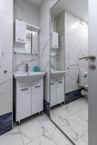 Ένα μπάνιο στο Vitosha view Mladost apartment