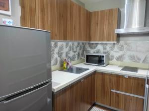 Η κουζίνα ή μικρή κουζίνα στο Elegant and Stylish 1 Bedroom with Balcony Prime Makati Location