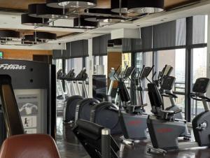 Γυμναστήριο ή/και όργανα γυμναστικής στο Elegant and Stylish 1 Bedroom with Balcony Prime Makati Location