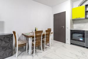 Η κουζίνα ή μικρή κουζίνα στο Mladost Mountain View One Bedroom Apartment