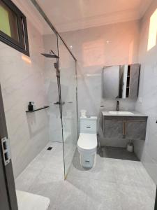 Koupelna v ubytování Furnished apartment in Macampagne + 12 fotografií