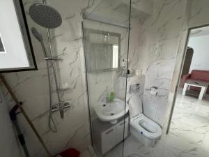 Ένα μπάνιο στο Urban Apartment