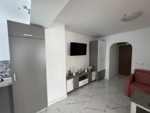 Μια τηλεόραση ή/και κέντρο ψυχαγωγίας στο Urban Apartment