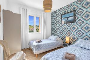 Postel nebo postele na pokoji v ubytování Les Carignans