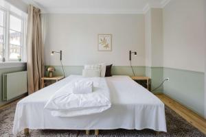 Ένα ή περισσότερα κρεβάτια σε δωμάτιο στο Upscale 3BR Apartment in City Center