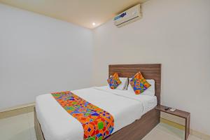 a bedroom with a bed in a room at FabExpress Urban Inn - Yeswanthpur in Bengaluru