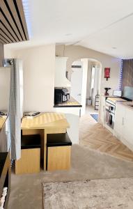 Η κουζίνα ή μικρή κουζίνα στο 105 elm walk