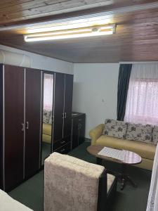 Istumisnurk majutusasutuses Sremac +10 fotot