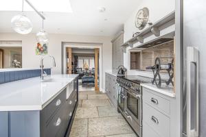 Köök või kööginurk majutusasutuses Olive's Cottage