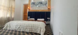 Ένα ή περισσότερα κρεβάτια σε δωμάτιο στο Hariparbatview