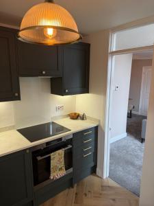 Kuchyň nebo kuchyňský kout v ubytování Luxury flat in the beautiful village of Botley