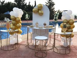 Bazén v ubytování Hôtel Le Mont Vert nebo v jeho okolí + 39 fotografií