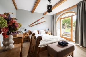 En eller flere senge i et værelse på Niedźwiedzi szlak - apartament z sauną w cenie