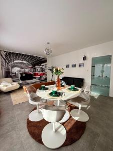 Η κουζίνα ή μικρή κουζίνα στο Vintage Station +50 φωτογραφίες