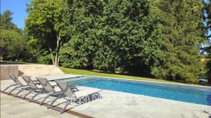 Bazén v ubytování Domaine les Darbonnets - Chambres et Table d'hôtes nebo v jeho okolí