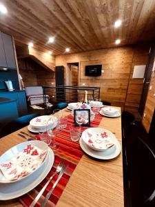 Et tv og/eller underholdning på Alpine Luxury Apartments Prato Nevoso