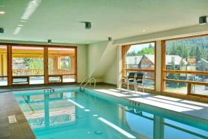 Bassein majutusasutuses Moose Hotel and Suites või selle lähedal