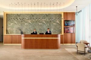 Ο χώρος του λόμπι ή της ρεσεψιόν στο Novotel Zagreb