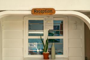 Ο χώρος του λόμπι ή της ρεσεψιόν στο Beau Vallon Bungalows