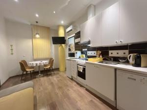 Kuchyň nebo kuchyňský kout v ubytování Aqua Apartmanok